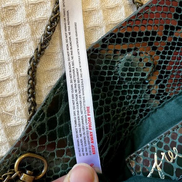 Free People Leather Cross Body Green & Brown Sneak Print Magnetic Closure Purse - Picture 5 of 16